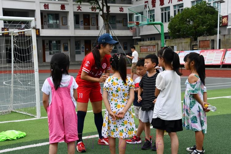 从北大到彭州,以足球之名撒下希望的种子 从北大到彭州,以足球之名撒下希望的种子